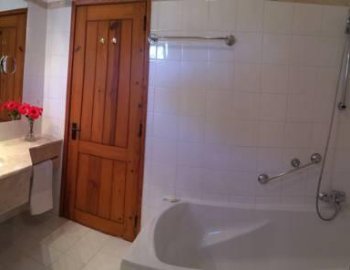 Foto de la bañera de hidromasaje en la Casa de 3 habitaciones.