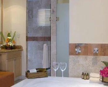 La Suite de 1 dormitorio y su jacuzzi privado.