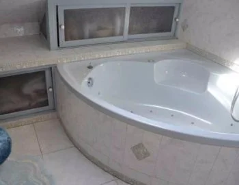 Foto de la Villa con piscina privada para una velada romántica con jacuzzi incluido.