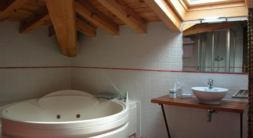 jacuzzi en la habitacion