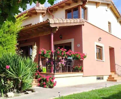 Acogedor hotel romántico con bellos jardines.