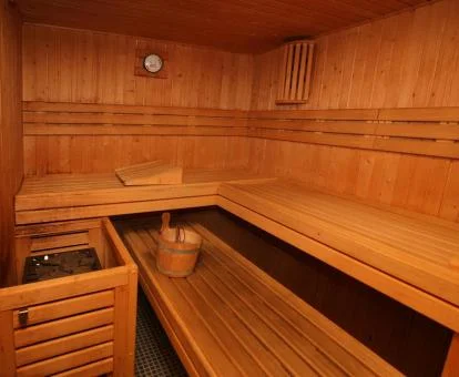 Sauna de las instalaciones de spa del hotel.