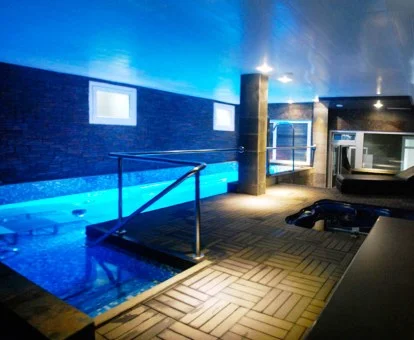 Zona de aguas de las instalaciones de bienestar de este alojamiento rural.