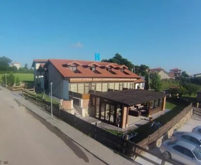 Edificio de este precioso hotel rural ubicado en una zona tranquila.