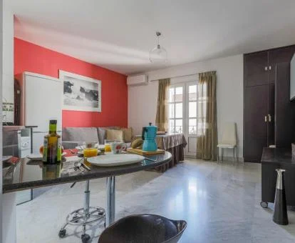 Interior de uno de los coquetos apartamentos de este establecimiento.