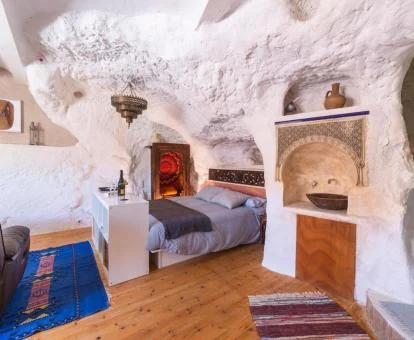 Una de las preciosas habitaciones cueva de estilo árabe de este hotel con encanto.