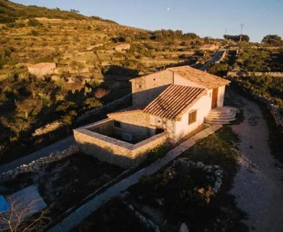 Edificio de este establecimiento rural con casas acogedoras e ideales para parejas.