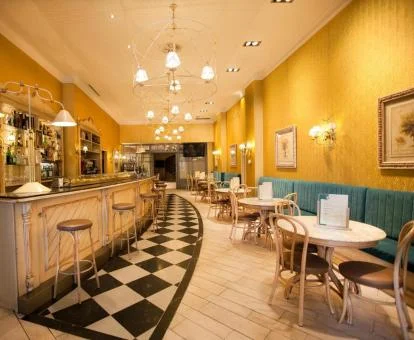 Preciosa zona de bar con comedores de este coqueto hotel.