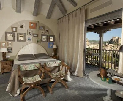 Una de las amplias habitaciones con terraza y vistas de este hotel boutique.