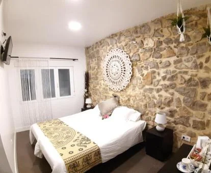 Una de las coquetas habitaciones dobles de este alojamiento solo para adultos.