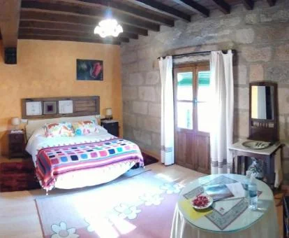 Una de las cómodas habitaciones de estilo tradicional del hotel.