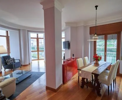 Interior de este acogedor apartamento en un entorno perfecto para disfrutar de la naturaleza.