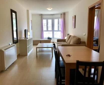 Interior de este precioso apartamento con jacuzzi privado.