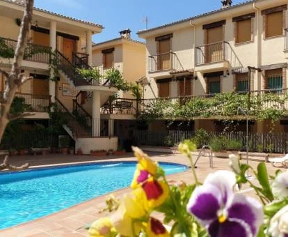 Maravilloso complejo de apartamentos con piscina al aire libre.