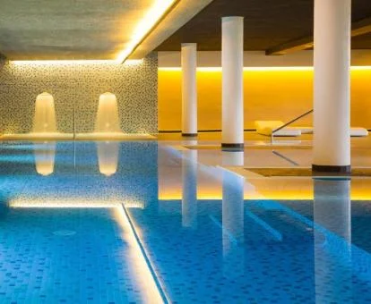 Piscina cubierta del spa del hotel.
