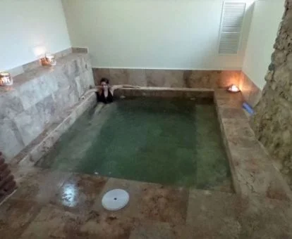 Uno de los baños termales de la zona de bienestar del hotel.