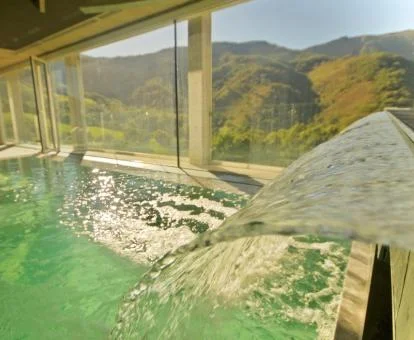 Zona de aguas con fabulosas vistas del spa del hotel.