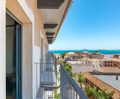 Balcones con vistas al mar de este hotel con encanto.