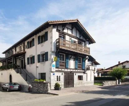 Edificio de este acogedor hotel rural con zona de spa privada.