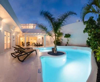 Una de las preciosas villas con piscina privada de este establecimiento.