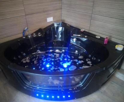 Fabuloso jacuzzi privado de este coqueto apartamento independiente.