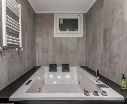 Espectacular jacuzzi privado de este precioso apartamento independiente.