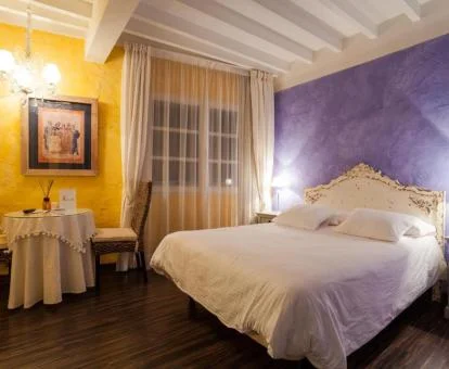 Una de las cómodas habitaciones de este acogedor hotel rural.
