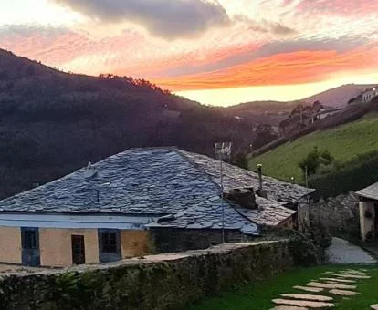 Coqueto establecimiento rural rodeado de bellos paisajes.