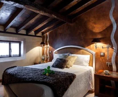 Una de las acogedoras habitaciones de estilo tradicional del hotel.