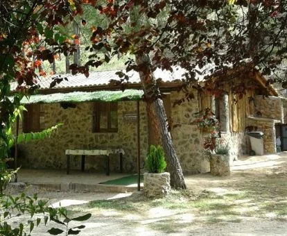 Acogedora casa independiente de piedra en la naturaleza.