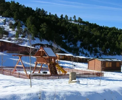 Establecimiento de cabañas independientes en un maravilloso entorno nevado.