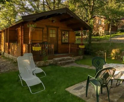 Una de las preciosas cabañas de madera de este establecimiento independiente con zona exterior privada.