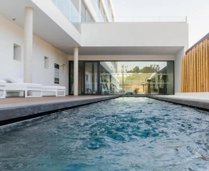 Preciosa piscina de este hotel con encanto.