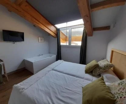 Hermosa habitación doble con bañera de hidromasaje privada de este hotel boutique.