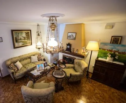 Acogedora zona de estar de uso compartido de este coqueto hotel.