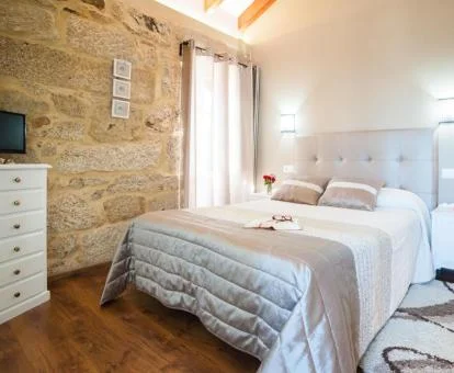 Una de las acogedoras habitaciones de estilo tradicional de este hotel rural.