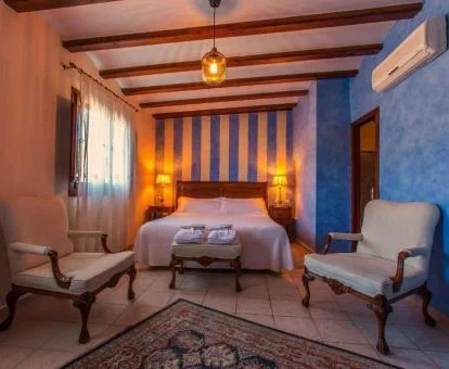 Una de las amplias habitaciones de estilo tradicional del hotel.