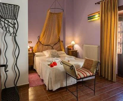 Una de las coquetas habitaciones de este hotel solo para adultos.