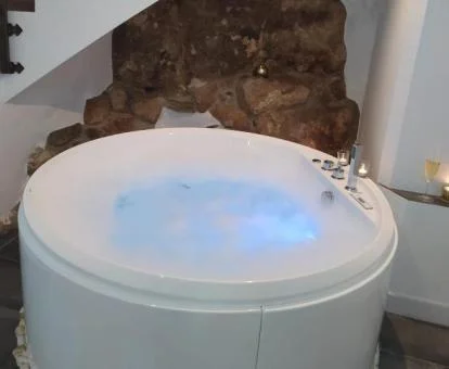 Precioso jacuzzi privado de este coqueto apartamento independiente.