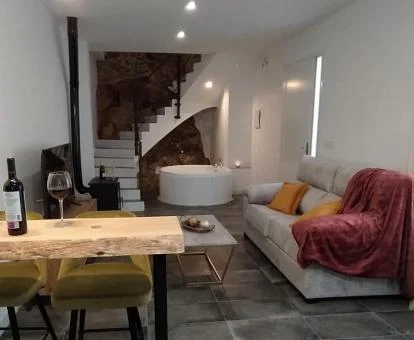 Interior de este precioso loft con jacuzzi privado ideal para parejas.