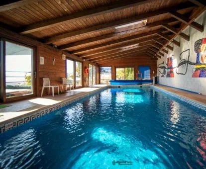 Piscina cubierta de este acogedor hotel con encanto.