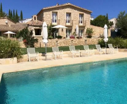 Precioso hotel rural de tipo bed and breakfast con piscina.