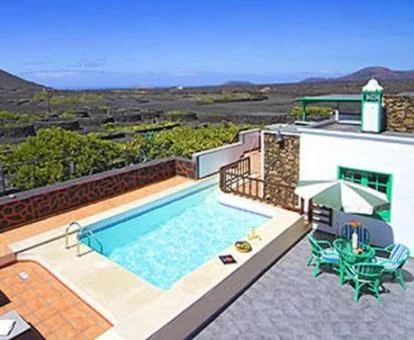 Maravilloso alojamiento con vistas al entorno rural que lo rodea y piscina exterior.