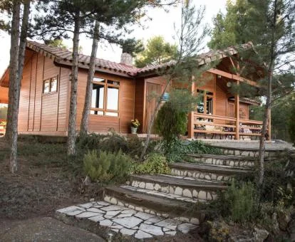 Preciosa casa de madera ideal para parejas.