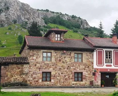 Coqueta casa rural en un tranquilo entorno natural para explorar.