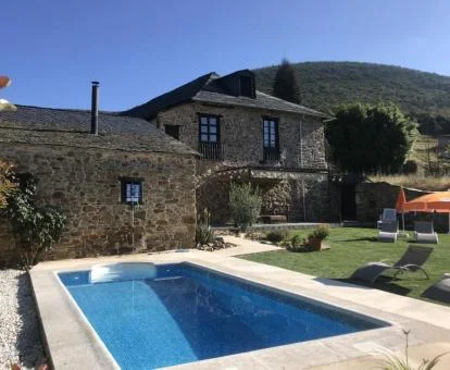 Precioso establecimiento rural con piscina al aire libre.