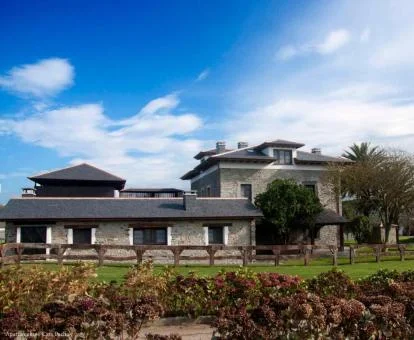 Precioso edificio de este complejo de apartamentos rurales con jacuzzi privado.