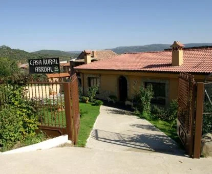 Complejo de casas rurales en un tranquilo entorno natural para explorar.