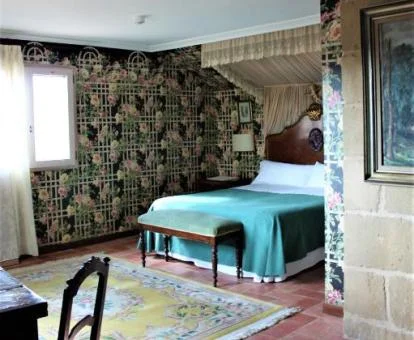 Una de las elegantes habitaciones de estilo tradicional del hotel.