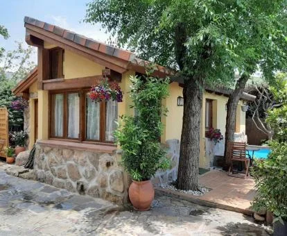 Coqueta casa independiente con piscina privada perfecta para disfrutarla en pareja.